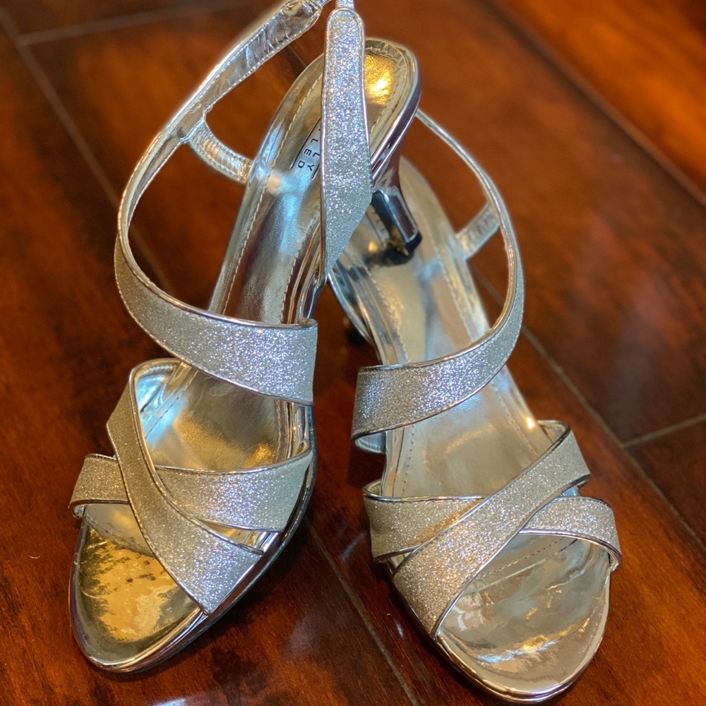 Women shoes - Picture 1 of 7